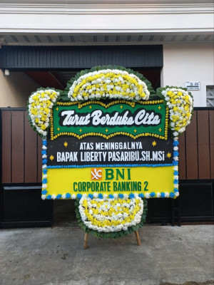 Papan Bunga Duka di Bayang