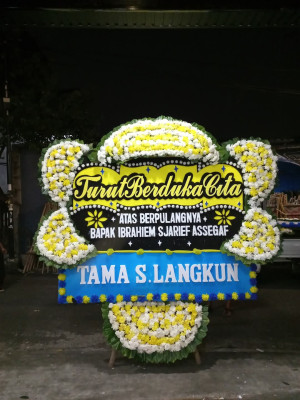 Papan Bunga Duka di Bayang