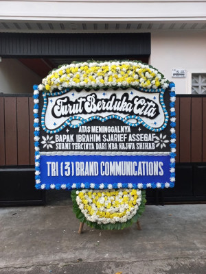 Papan Bunga Duka di Bayang